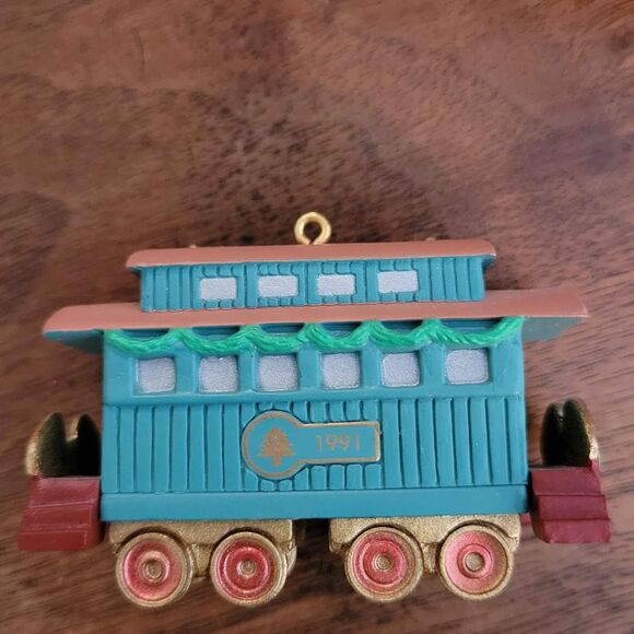 1991 Hallmark #3 of 4 Passenger Car Claus & Co. Railroad - Picture 3 of 6